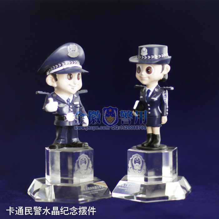 警察卡通人物造型纪念摆件，警察水晶树脂奖牌，公安部定制纪念物，男警察，女警察